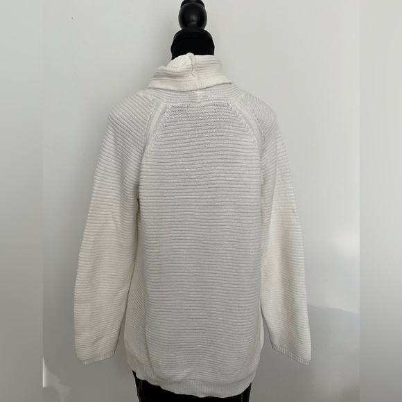 Kenneth Cole White Turtleneck Sweater size small - Picture 4 of 5